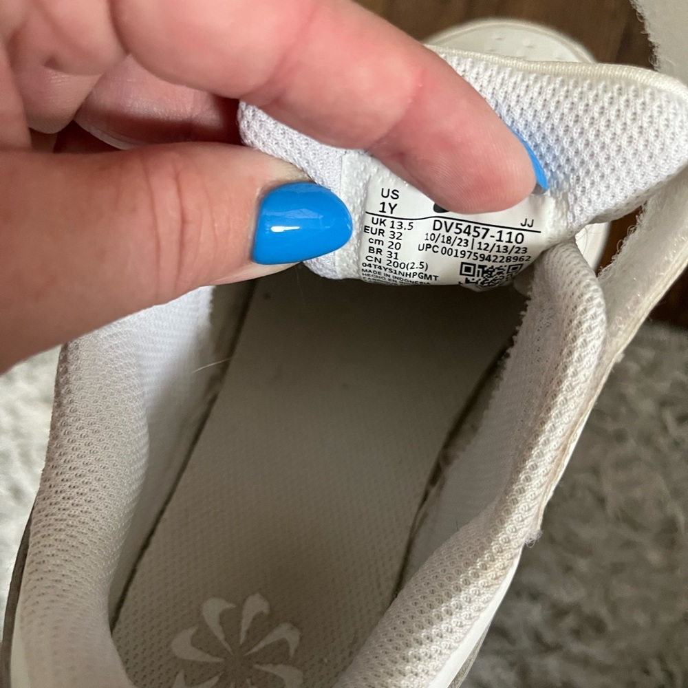 Nike Kids Sneakers in White and Blue - Picture 6 of 6